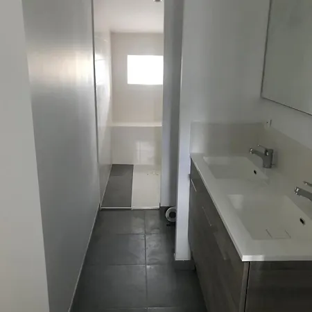 La Maison Des Chataigniers بيت للعطل *